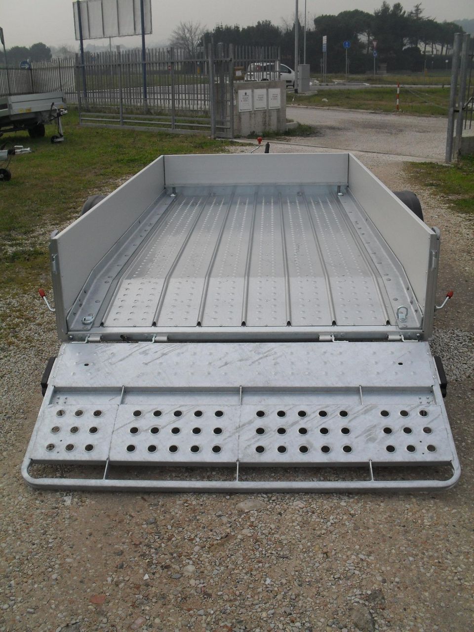 Vendita rimorchi, ganci da traino e ricambi