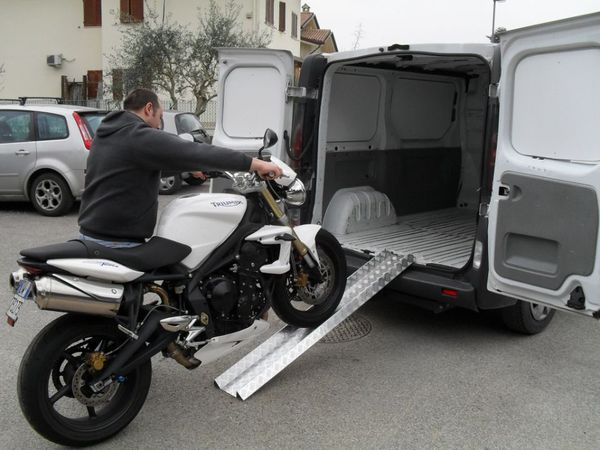 Moto nel furgone