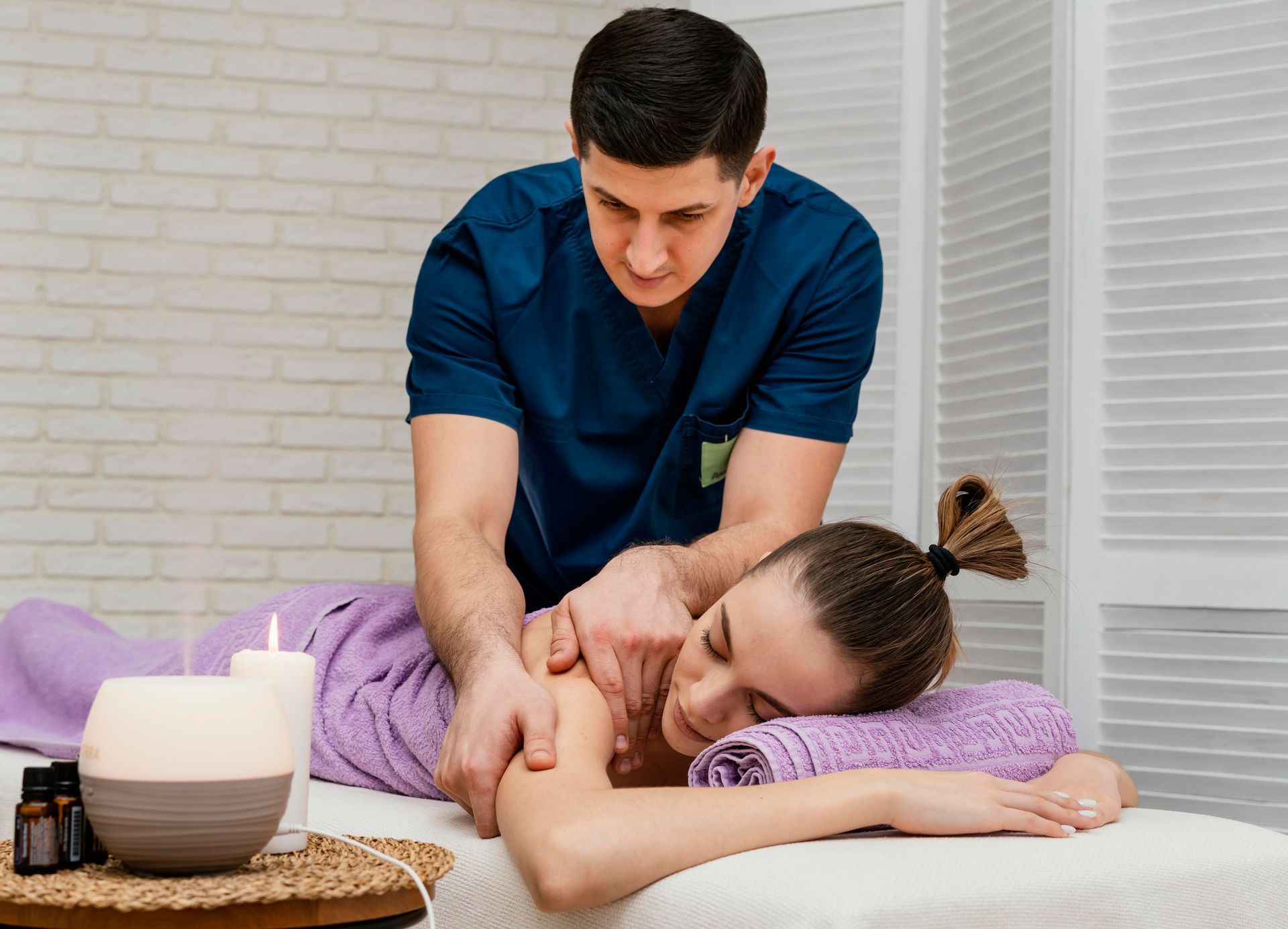 A man is giving a woman a massage in a spa.