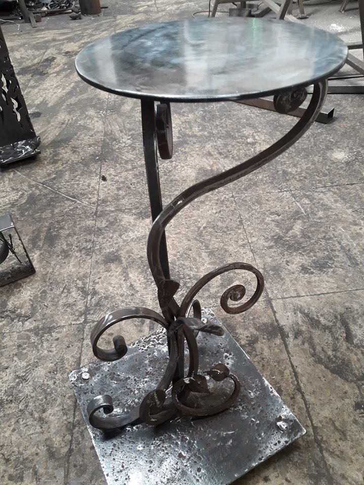tavolino in ferro battuto