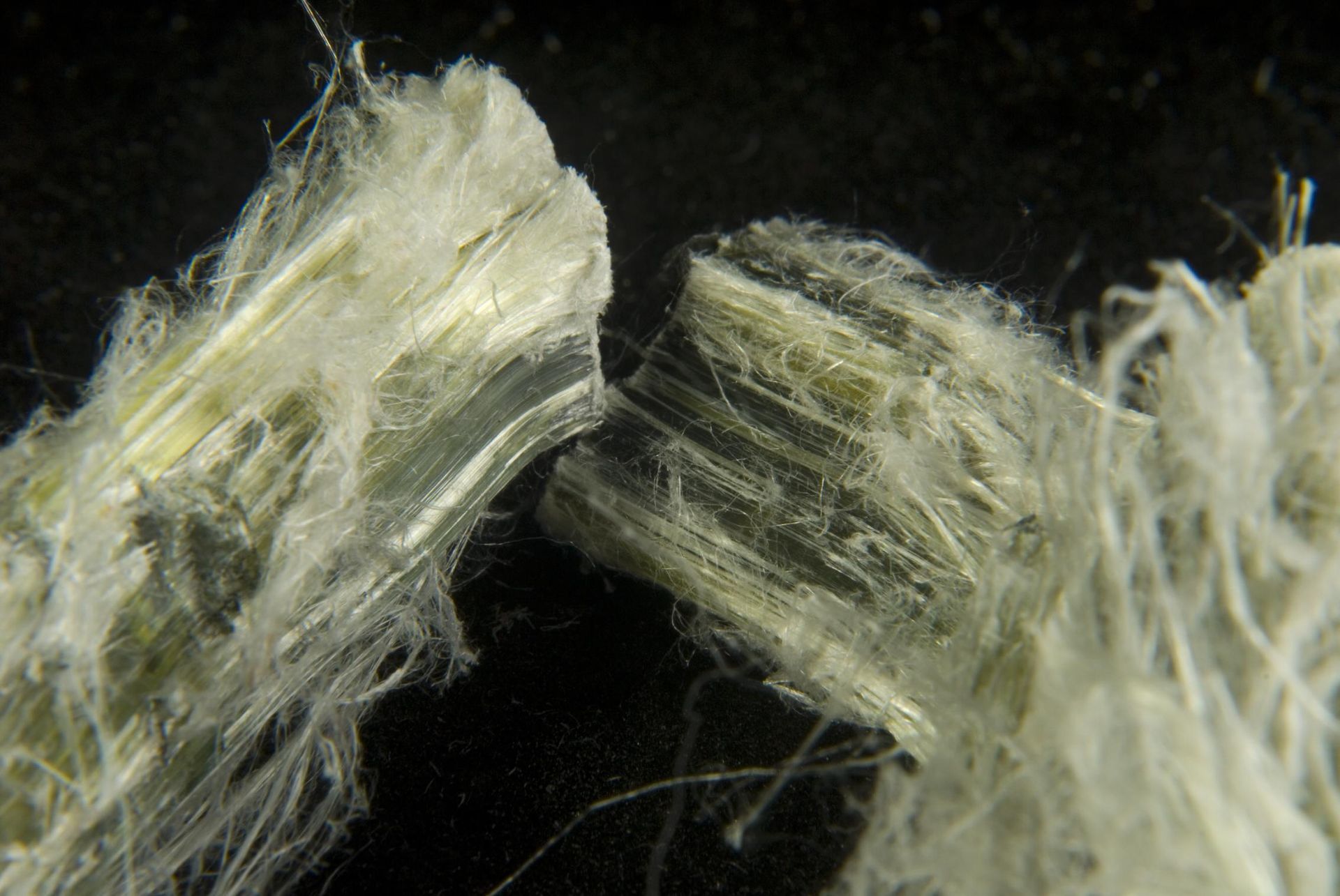 Visual indicators of asbestos - fibrous material and wavy patterns