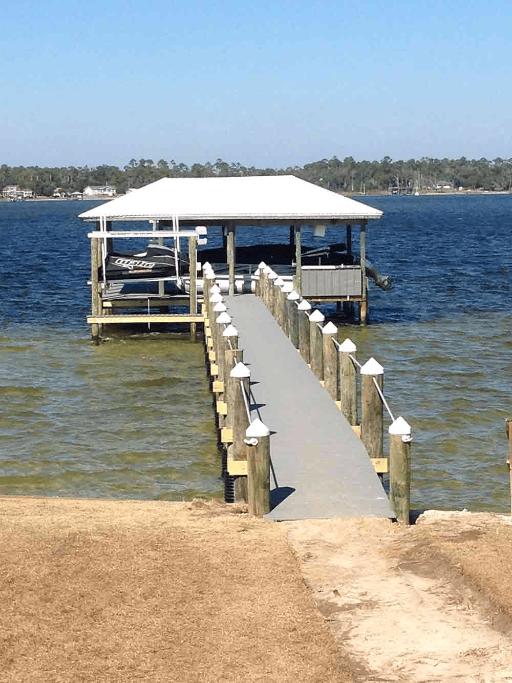 A boat is docked at a dock on a lake.