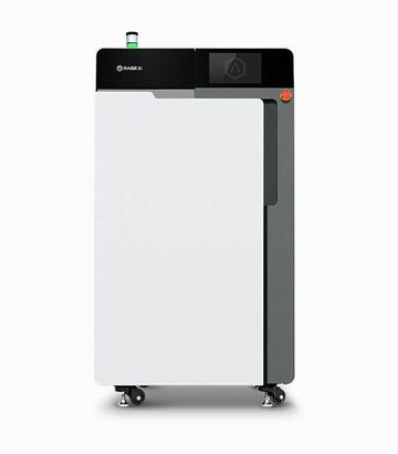Een 3D-printer staat bovenop een witte kast.