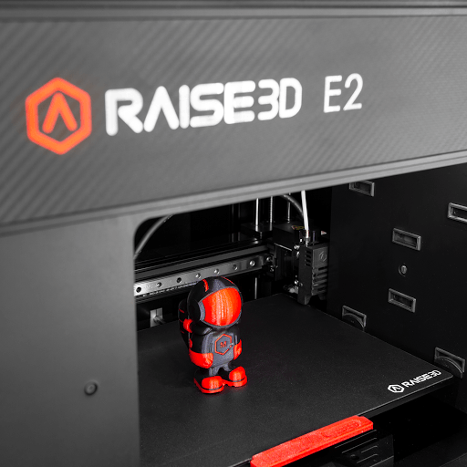 Een robot wordt geprint op een raise 3d e2 printer