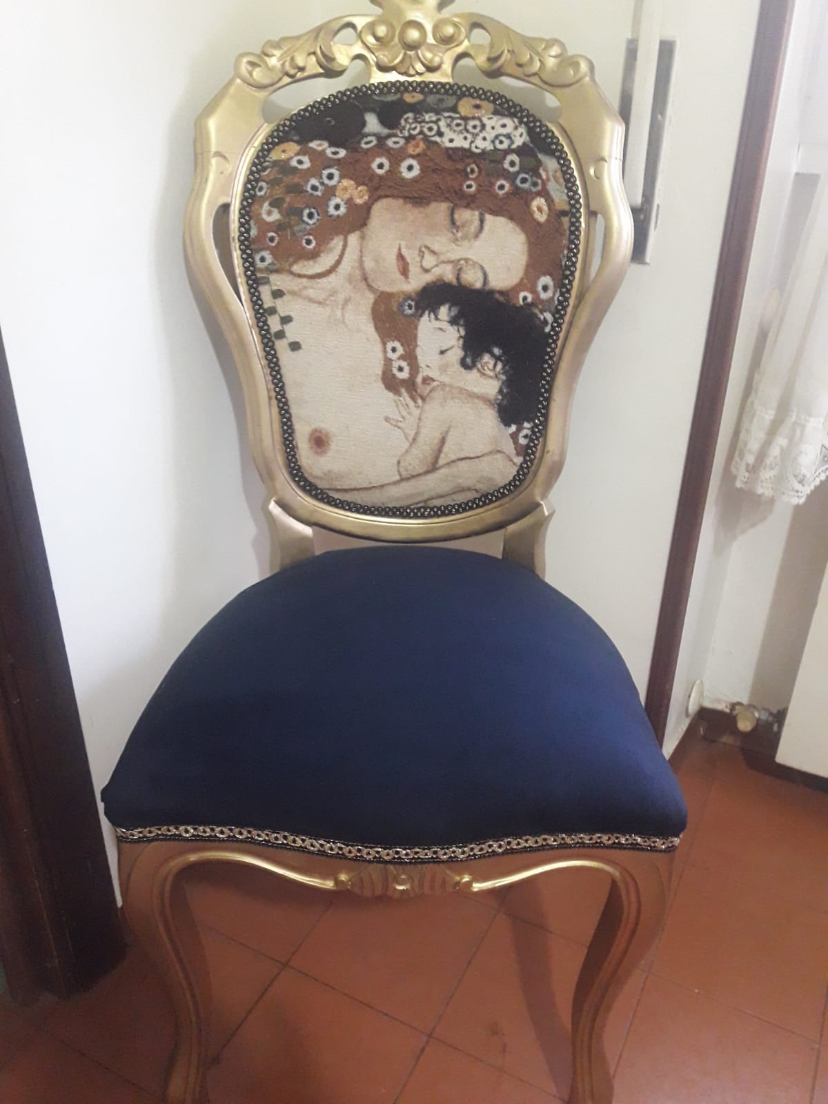 Sedia in legno con imbottitura personalizzata