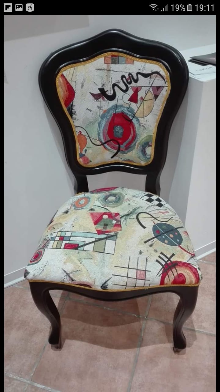 Sedia con imbottitura in tela personalizzata