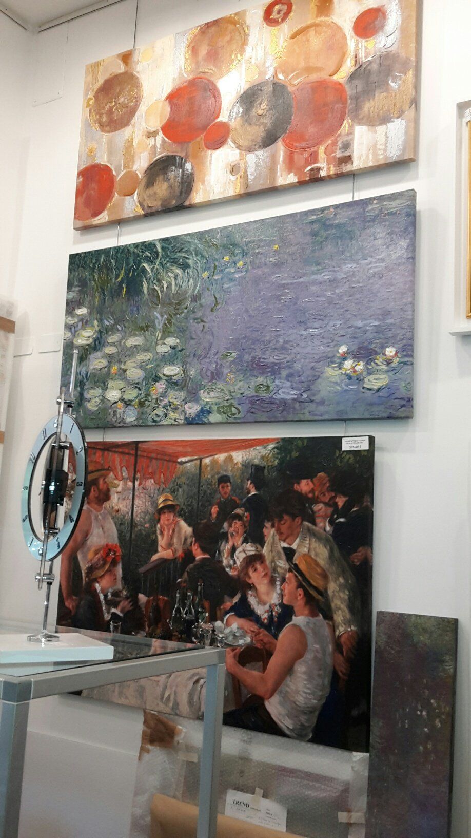 Stampe su tela in vendita in un negozio