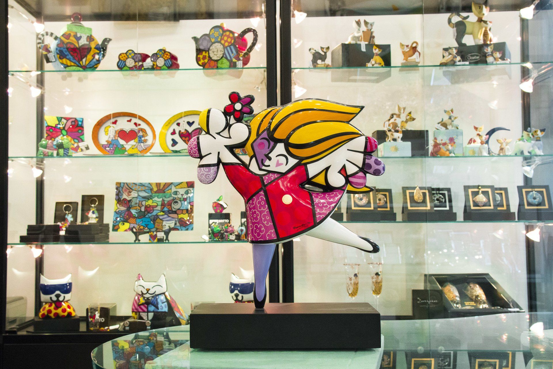 Statuina in ceramica colorata