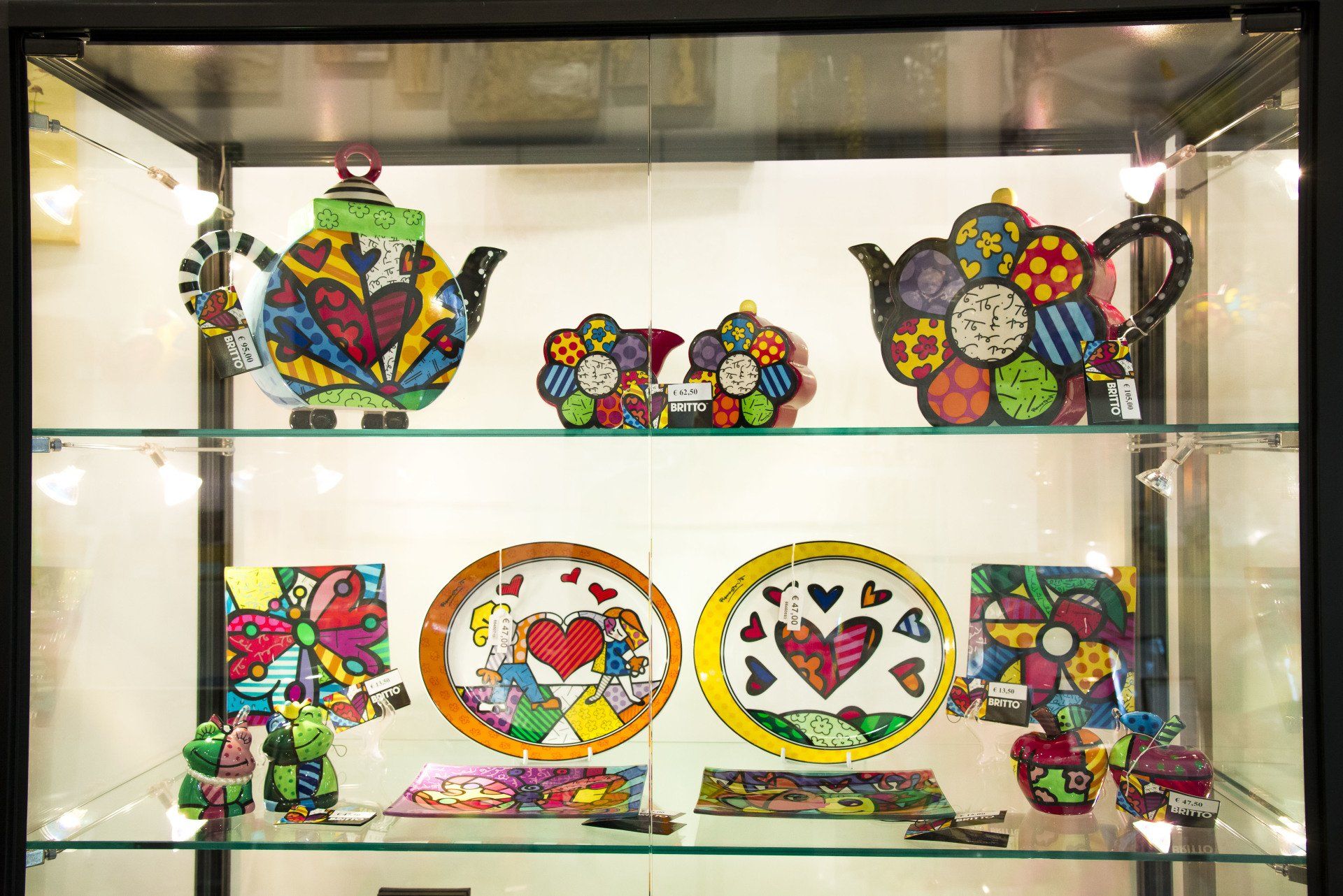 Piatti e teiera di design