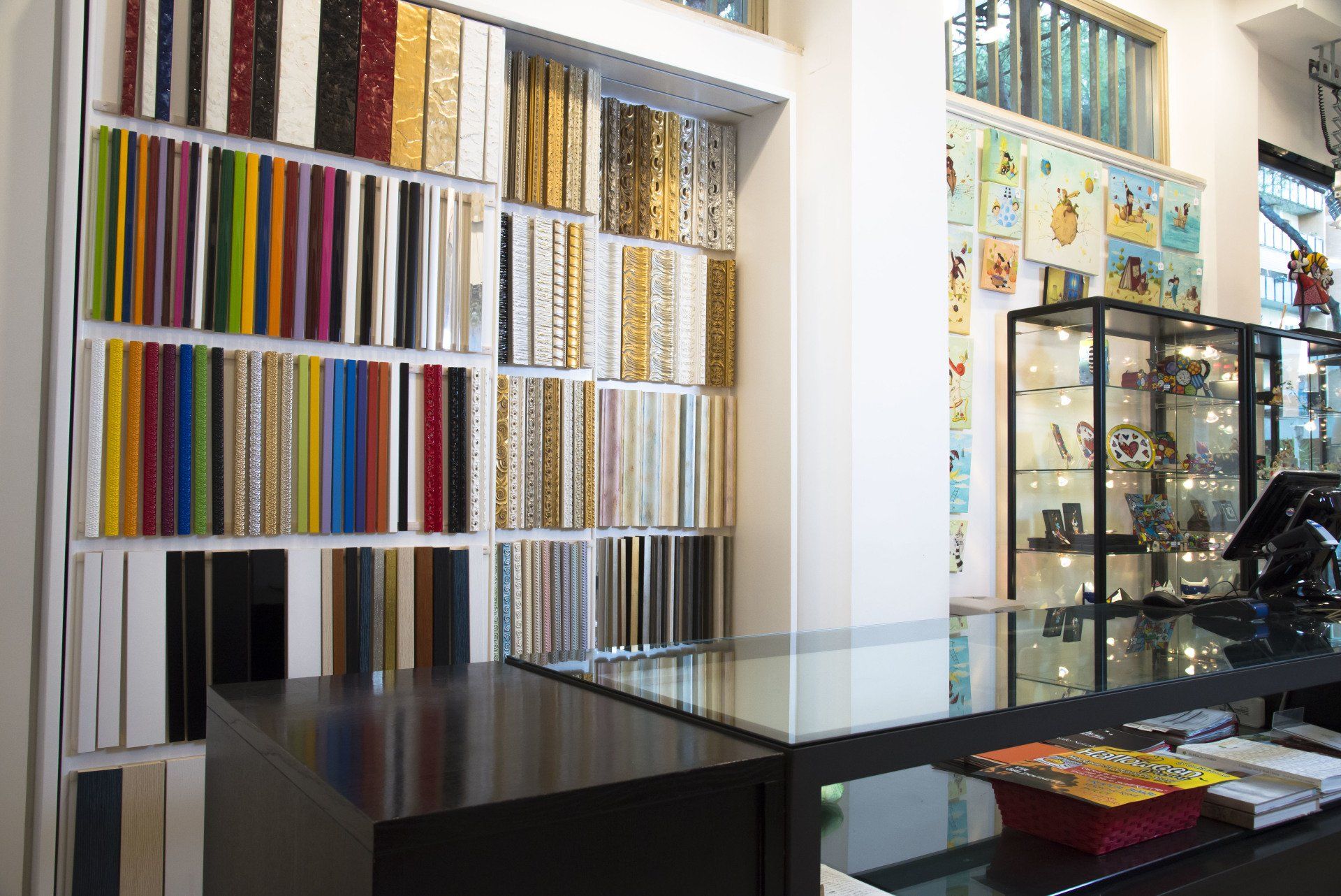 Ampio catalogo di cornici in legno