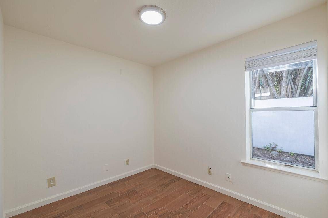 Photo showing a bedroom