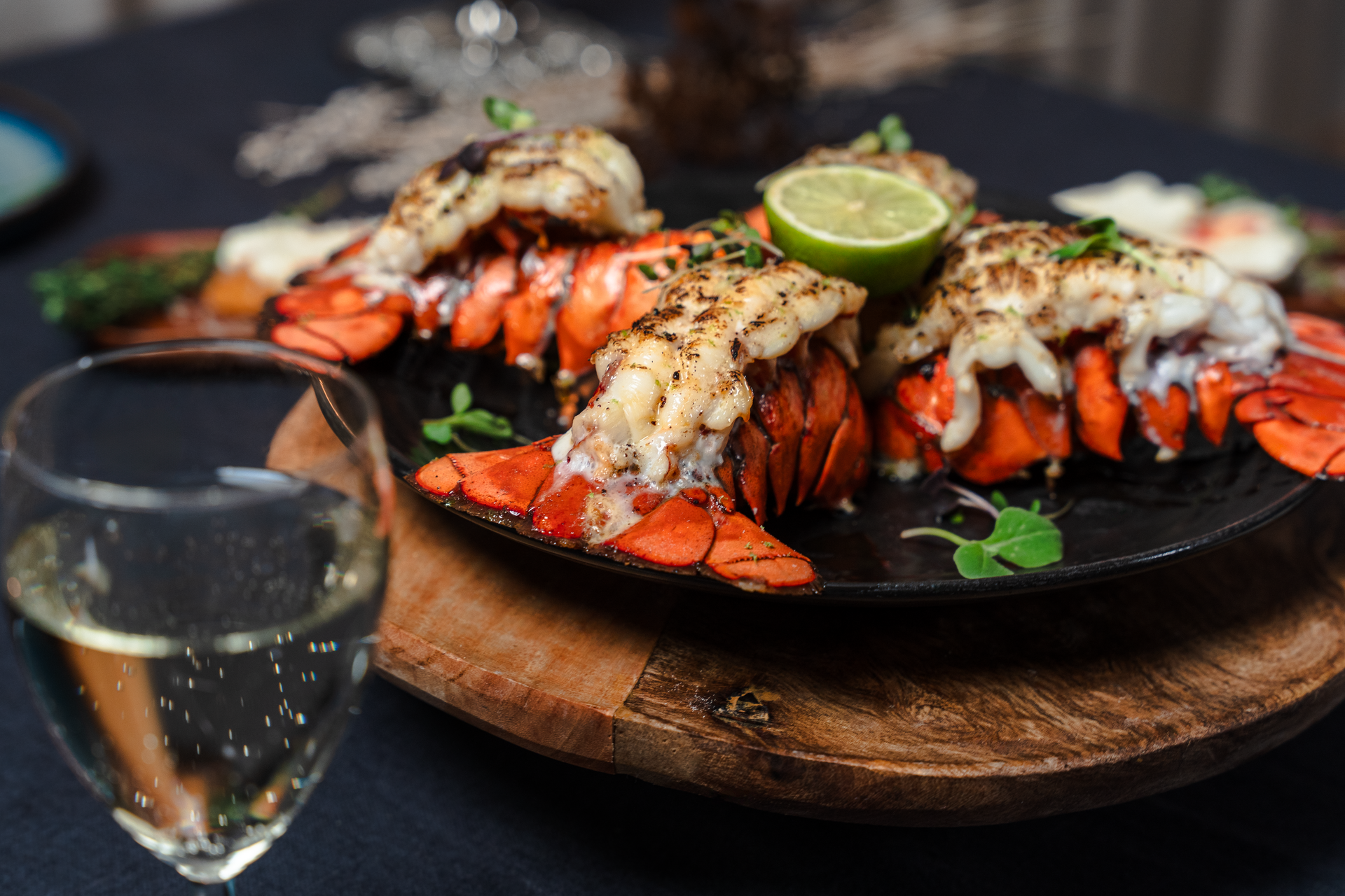 Kanadískur humar er algjör veisluréttur – einfaldur, fágaður og ómótstæðilegur. Hér fær humarinn að 