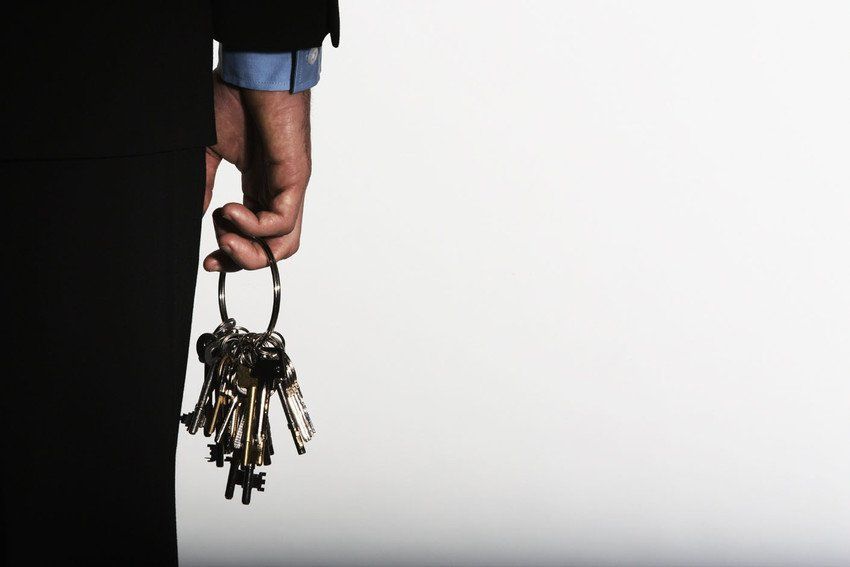 Key holding and alarm response