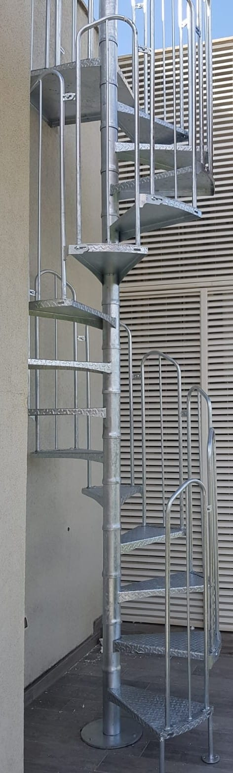 immagine scala a chiocciola in ferro