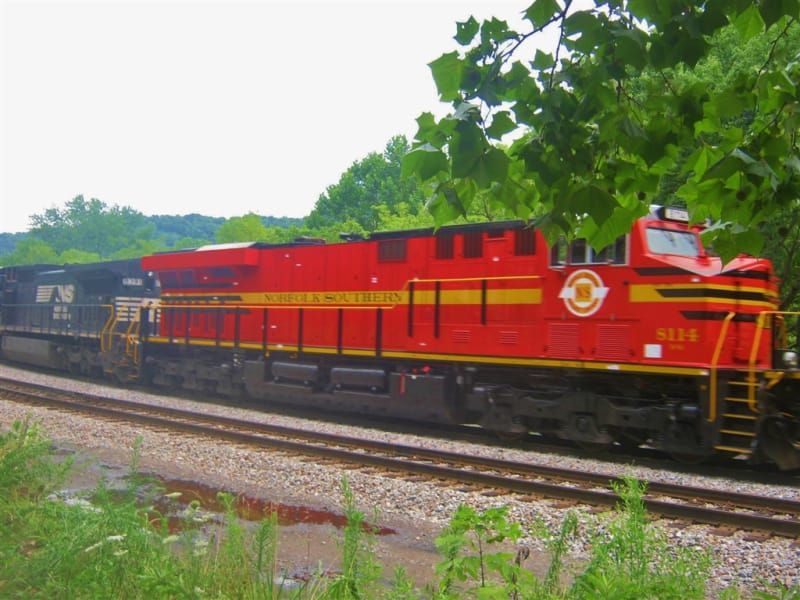 A red train with the number 5123 on the side
