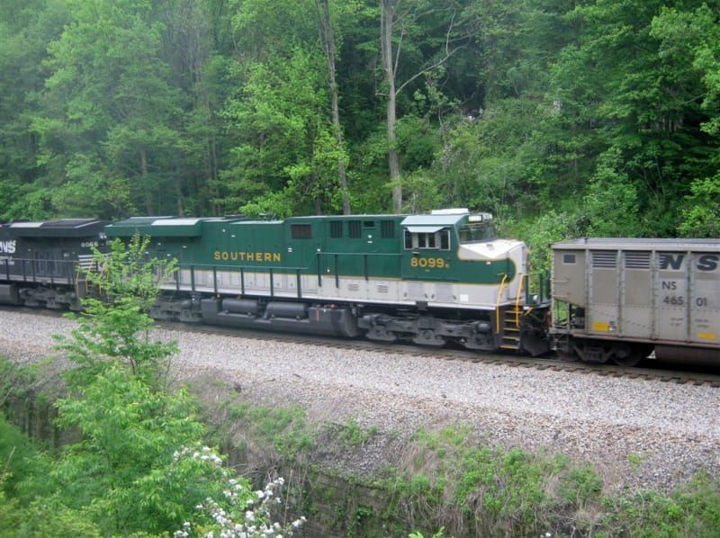 A train with the number 6006 on the side of it