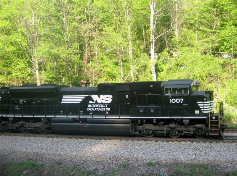 A black train with ns on the side of it