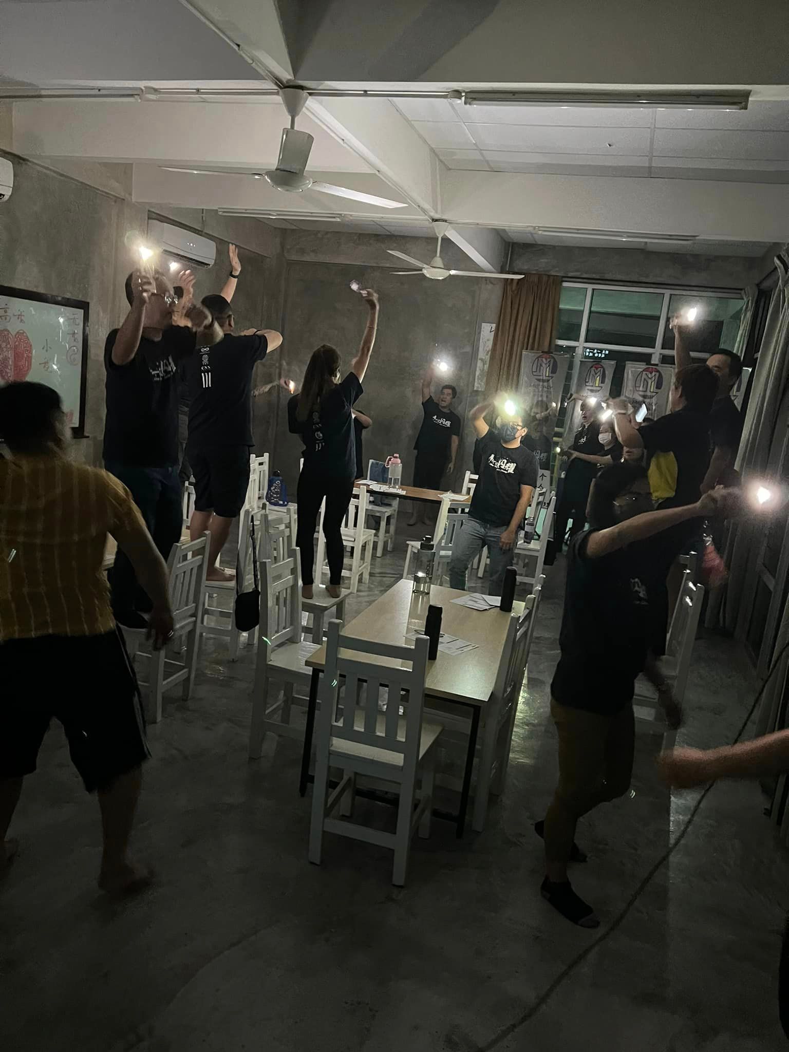 再一次闪耀，中学，大学，迷茫，寻找方向，探索，生活营，发掘自己