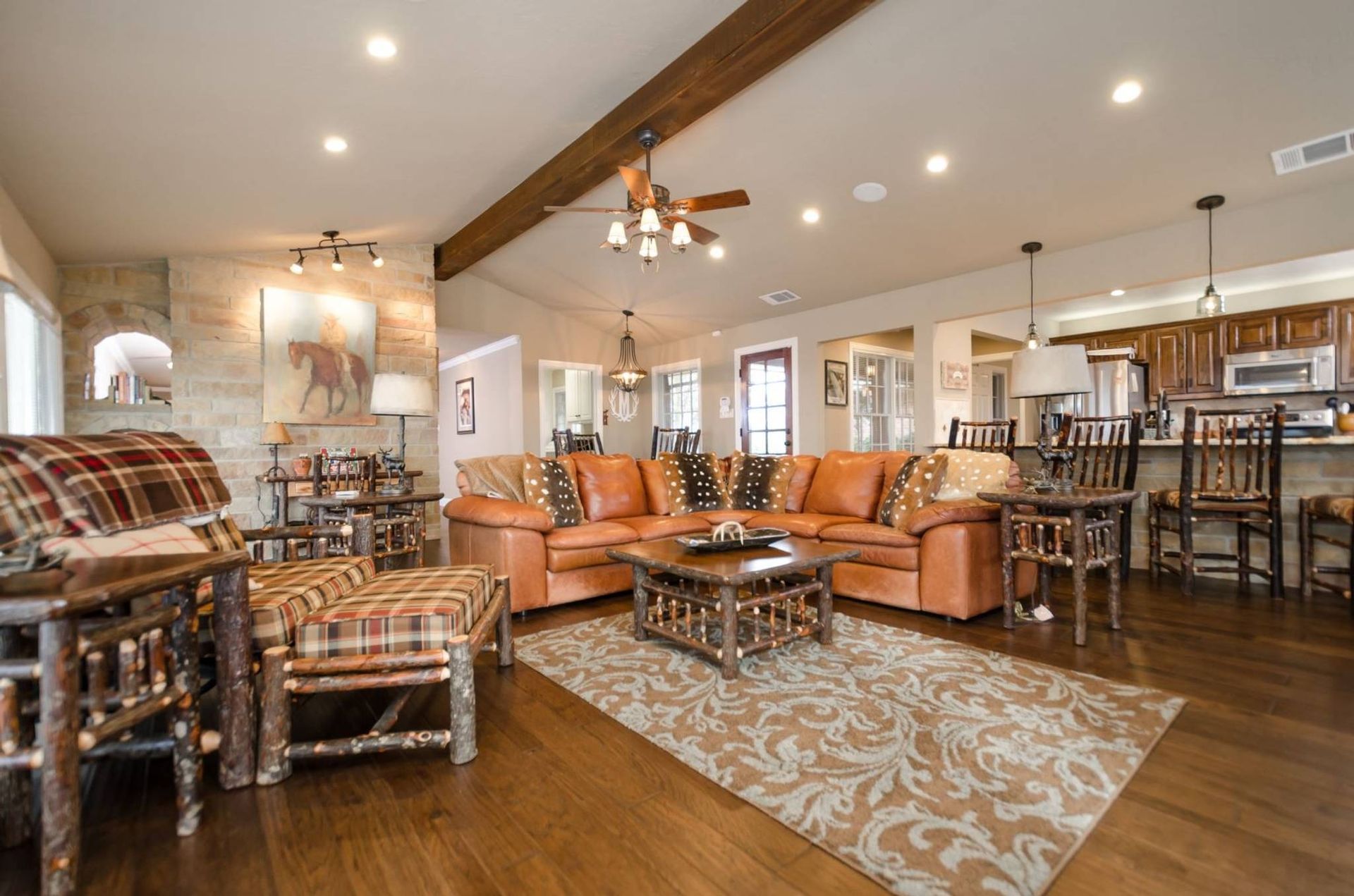 A living room filled with furniture and a ceiling fan.