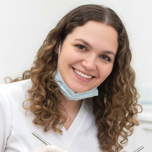 Contact Dr. Stephanie Sfiroudis For A Free Consultation

