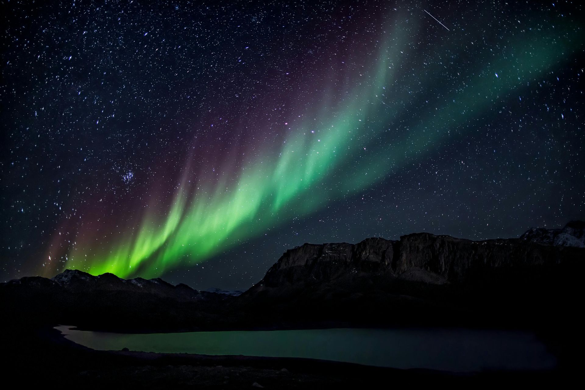 Northern Lights over Iceland – example of sustainable fantasy travel