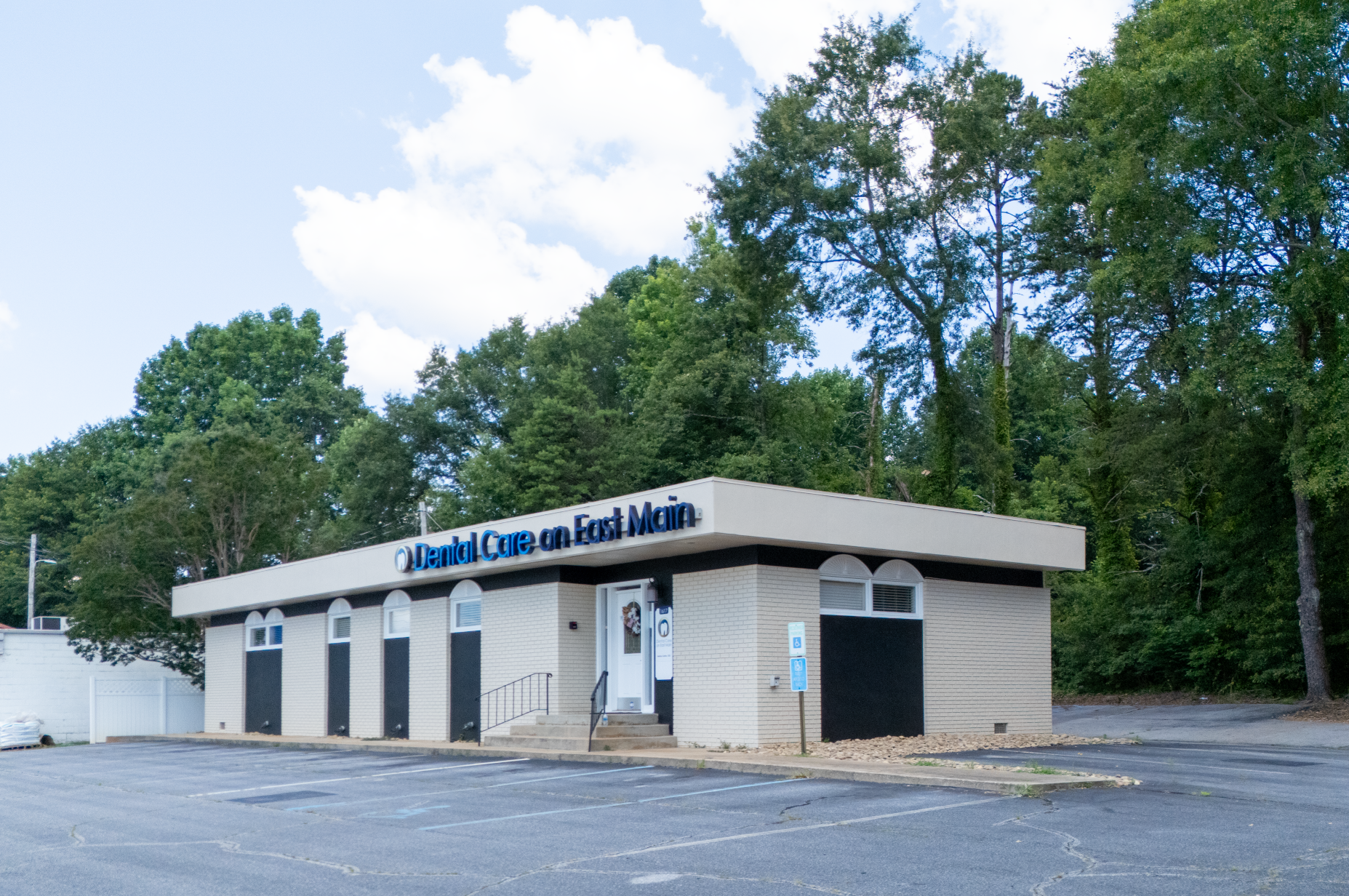 Heartland dental building in easley south carolina