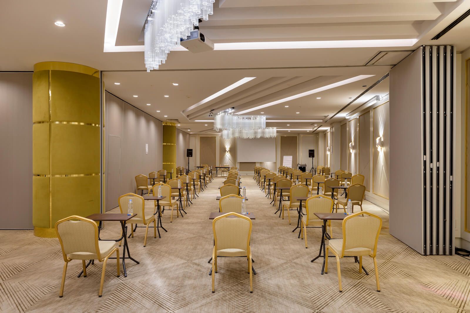 Limak Ambassadore Hotel , Atlantis Saloon