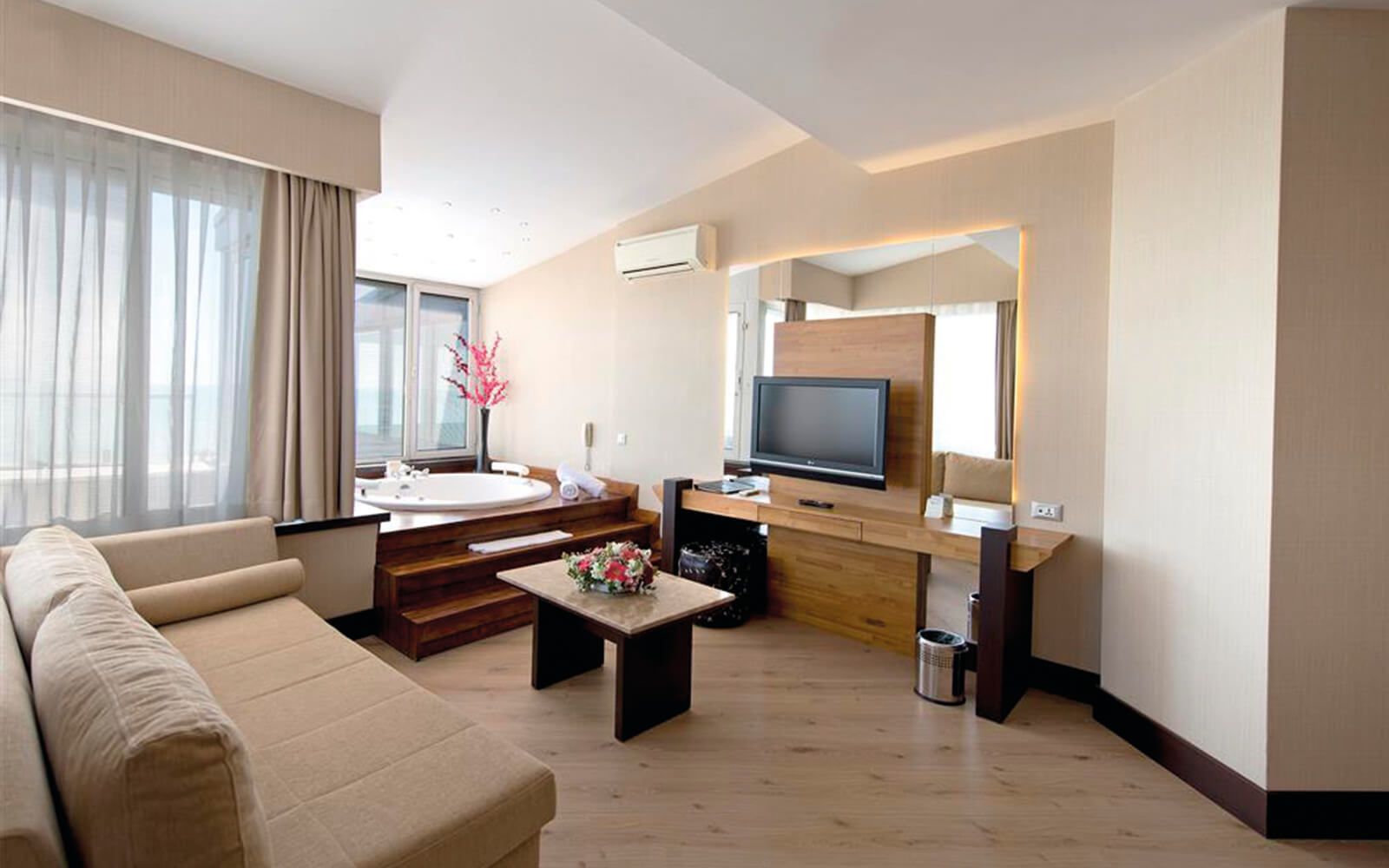 Limak Lara De Luxe Hotel & Resort , Suitler