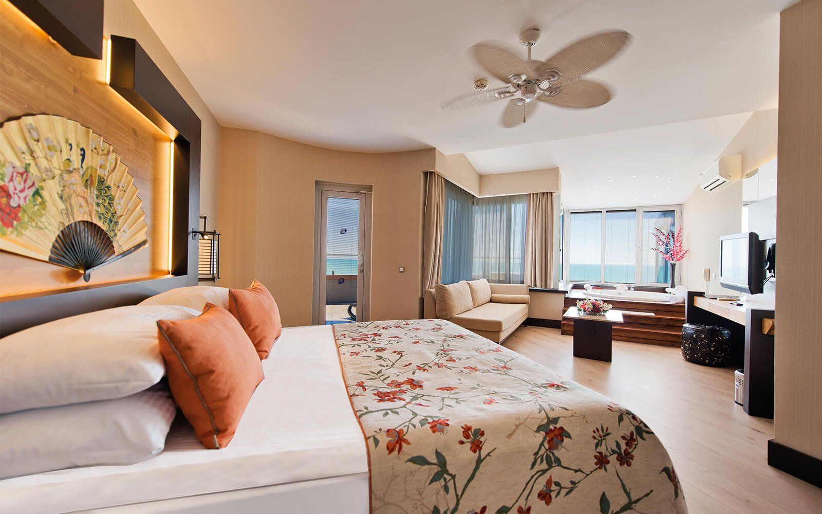 Limak Lara De Luxe Hotel & Resort , Jacuzzi Suite