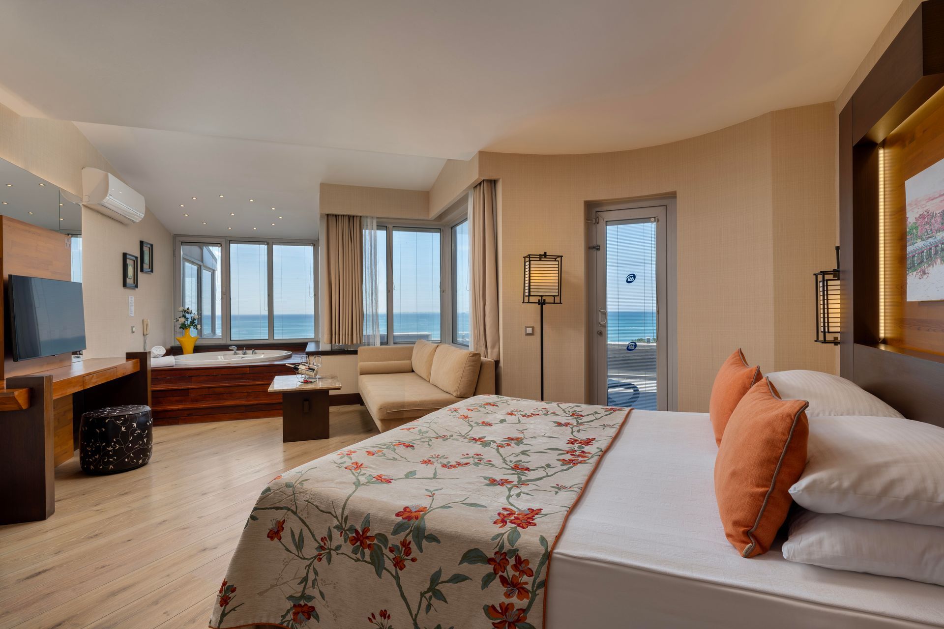 Limak Lara De Luxe Hotel &  Resort , Suite Junior