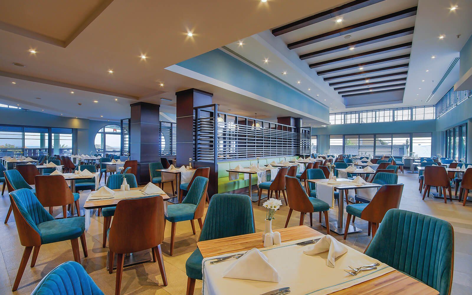 Limak Lara Deluxe Hotel & Resort, Restoranlar