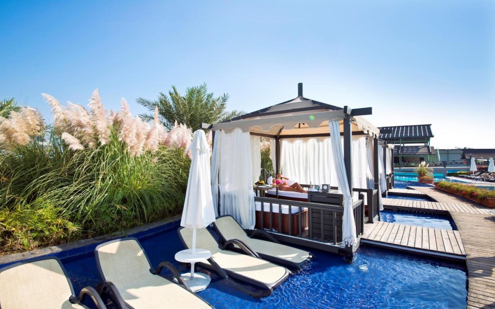 Limak Lara De Luxe Hotel & Resort , Yüzme Havuzları