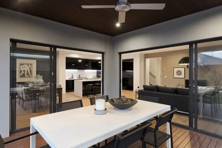 300 Series Sliding Windows