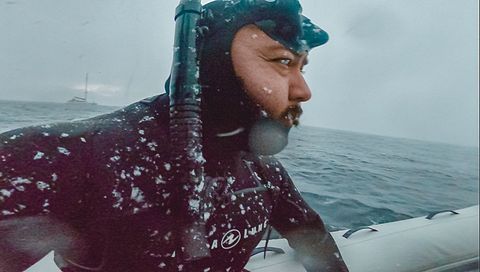 scubadiving freediving in the snow