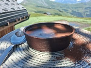 Crème au chocolat maison du Patafan, dessert onctueux face au Mont-Blanc