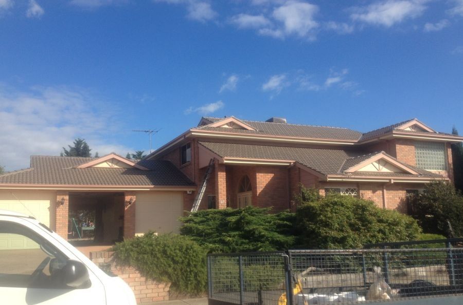 The roof specialists in Altona Meadows instaling a new roof