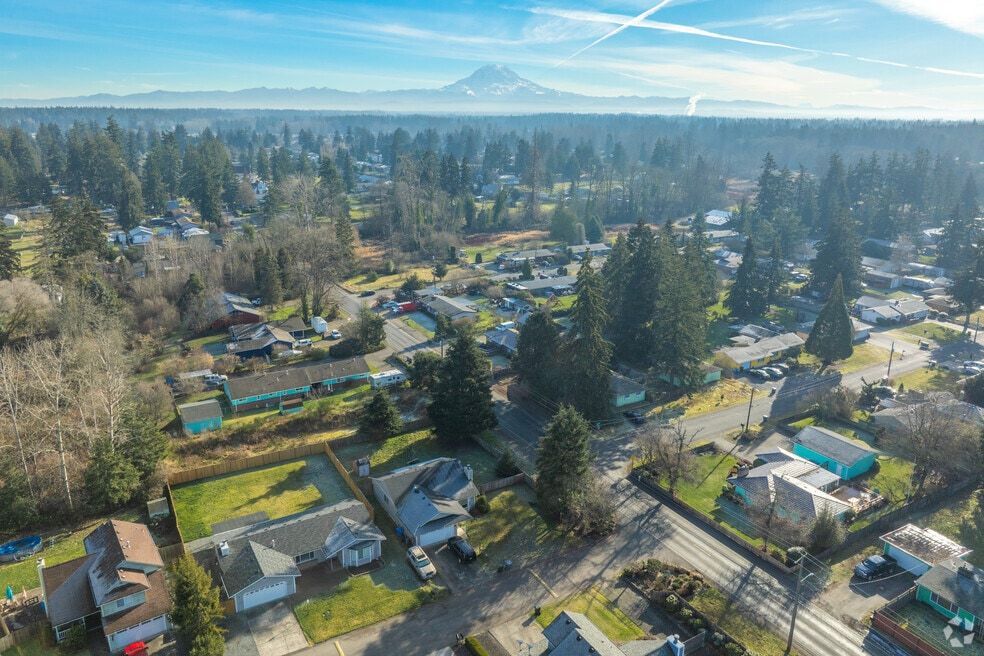 Rapid Haul Away provides junk removal services in Parkland, WA