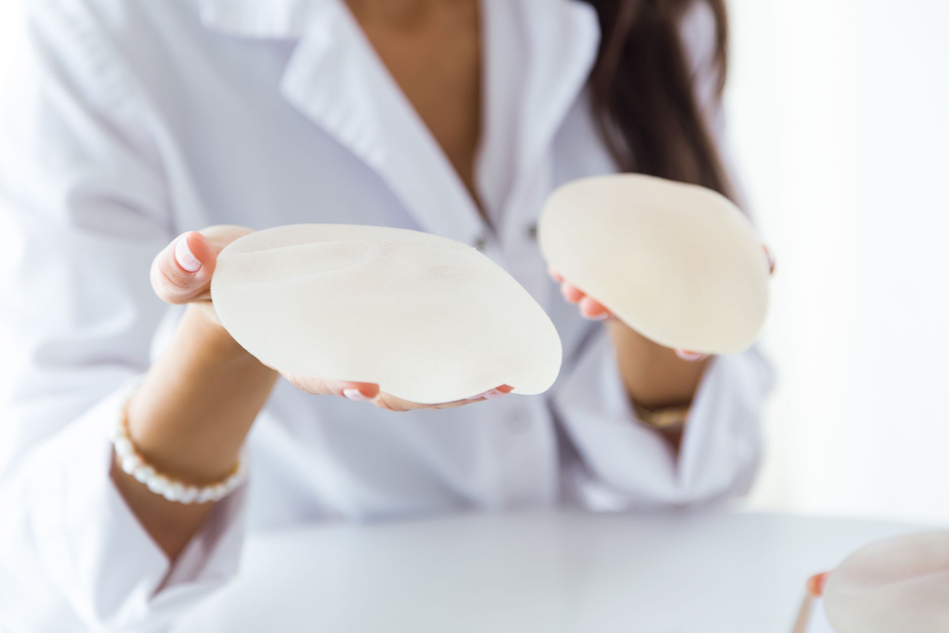 Cirurgião plástico prótese de silicone com segurança em São Paulo