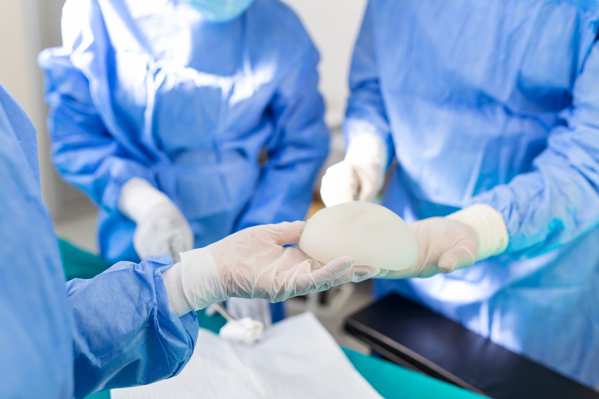 Troca de prótese de silicone: Quando é necessário substituir o implante mamário?