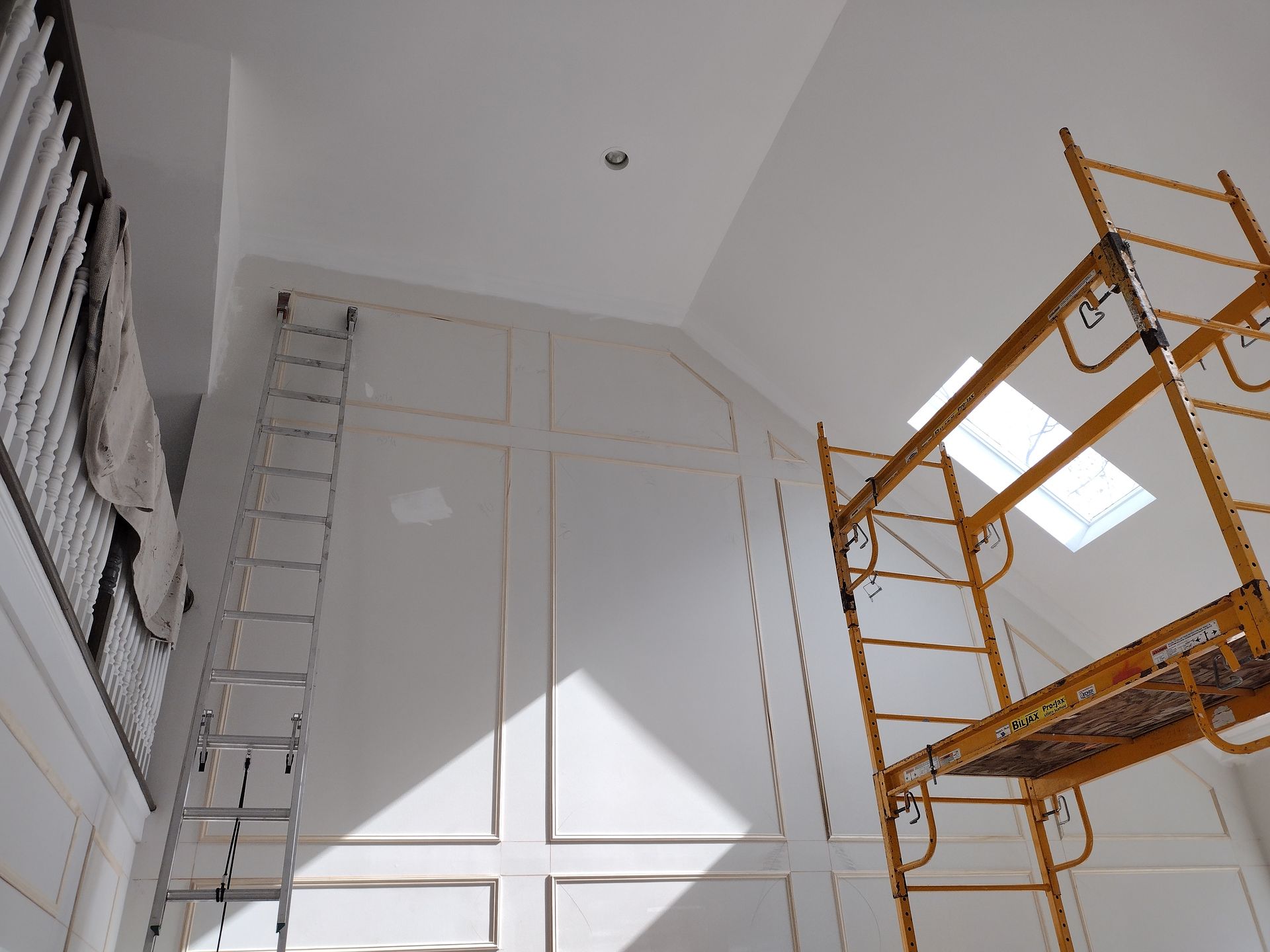 A room with a ladder and a scaffolding in it