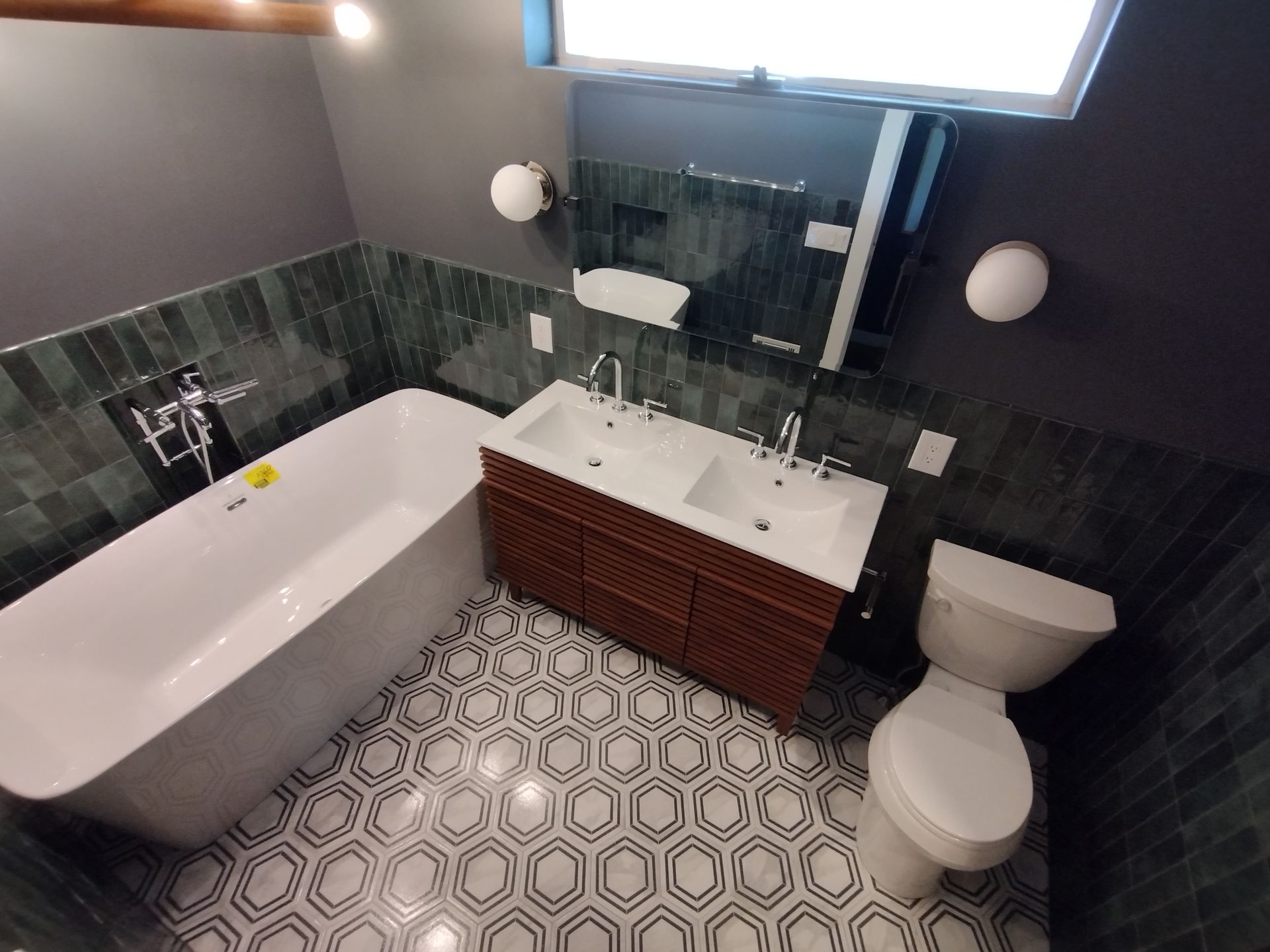 A bathroom with two sinks and a toilet