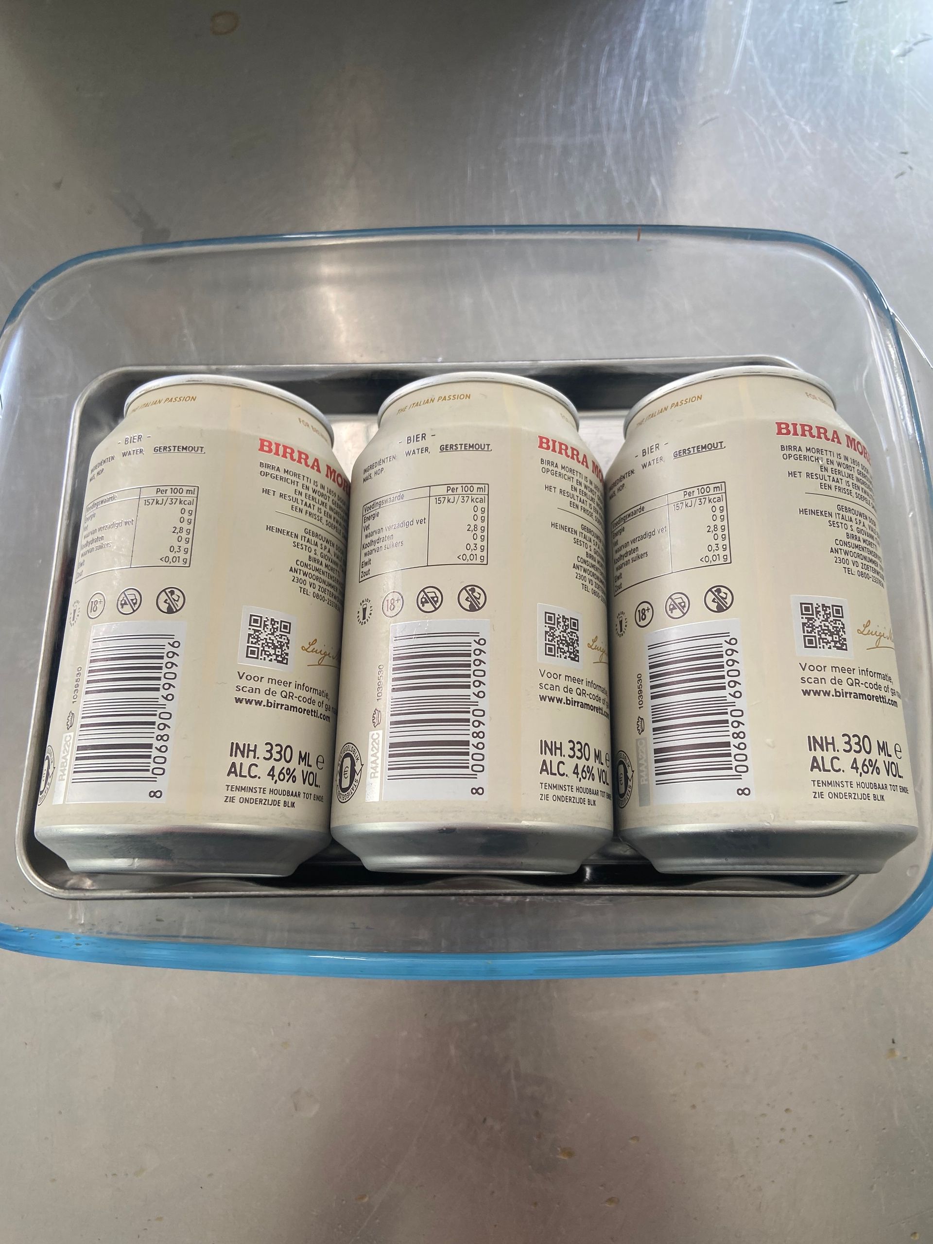blikjes bier ter verzwaring van de vis