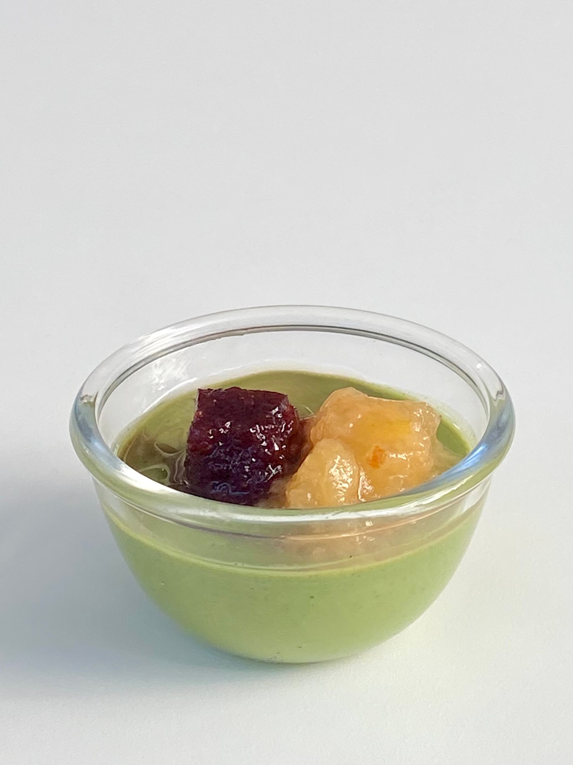 matcha panna cotta in dessert glas