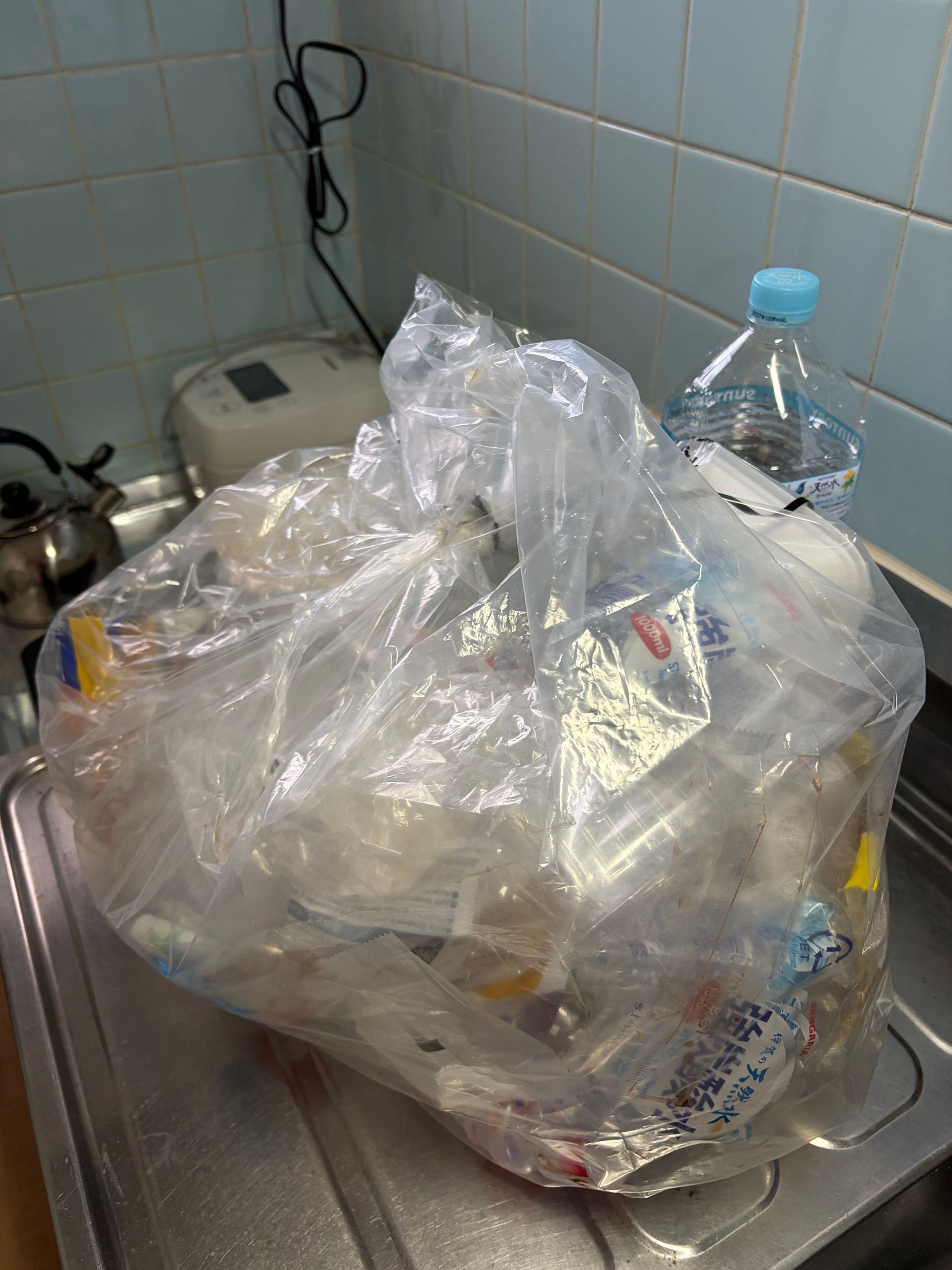 the amount of plastic gathered by one person in one week