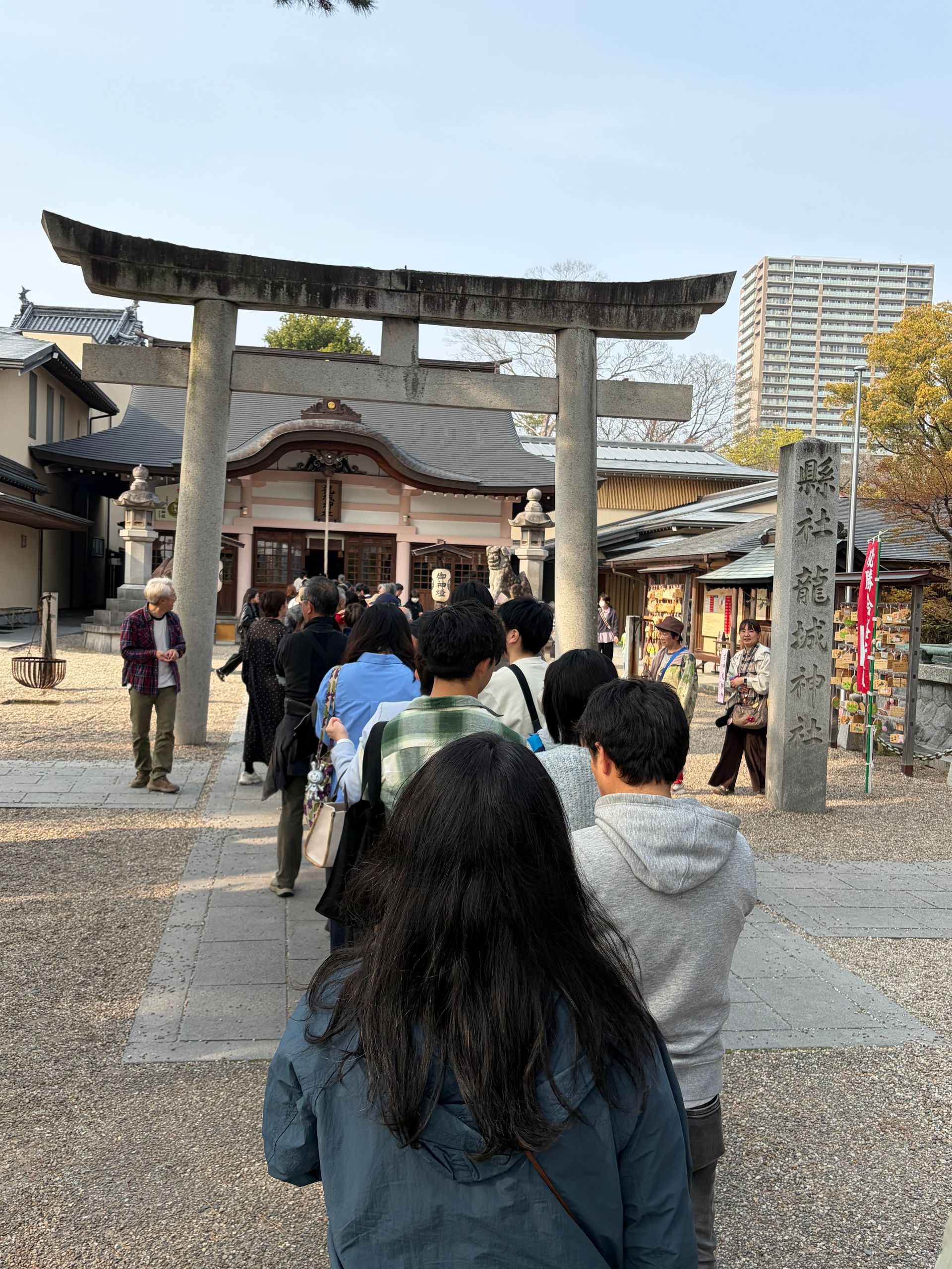 a que at the temple at Okazaki Jo to pray to the Gods