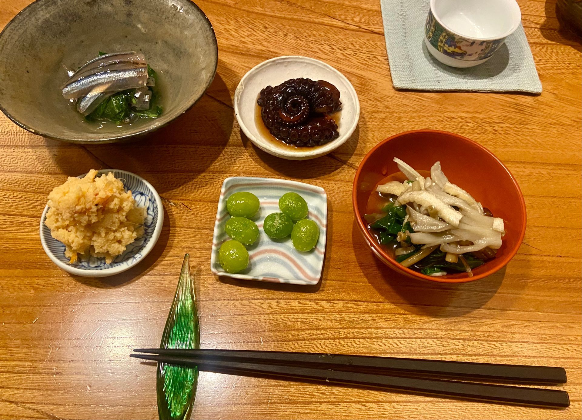 voorgerechten met kibinago, ginnan, taco etc.