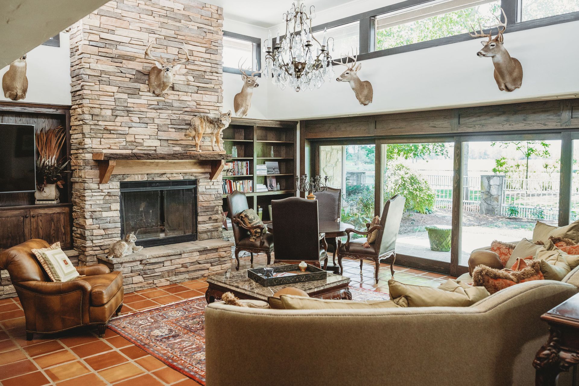 A living room filled with furniture and a fireplace.
