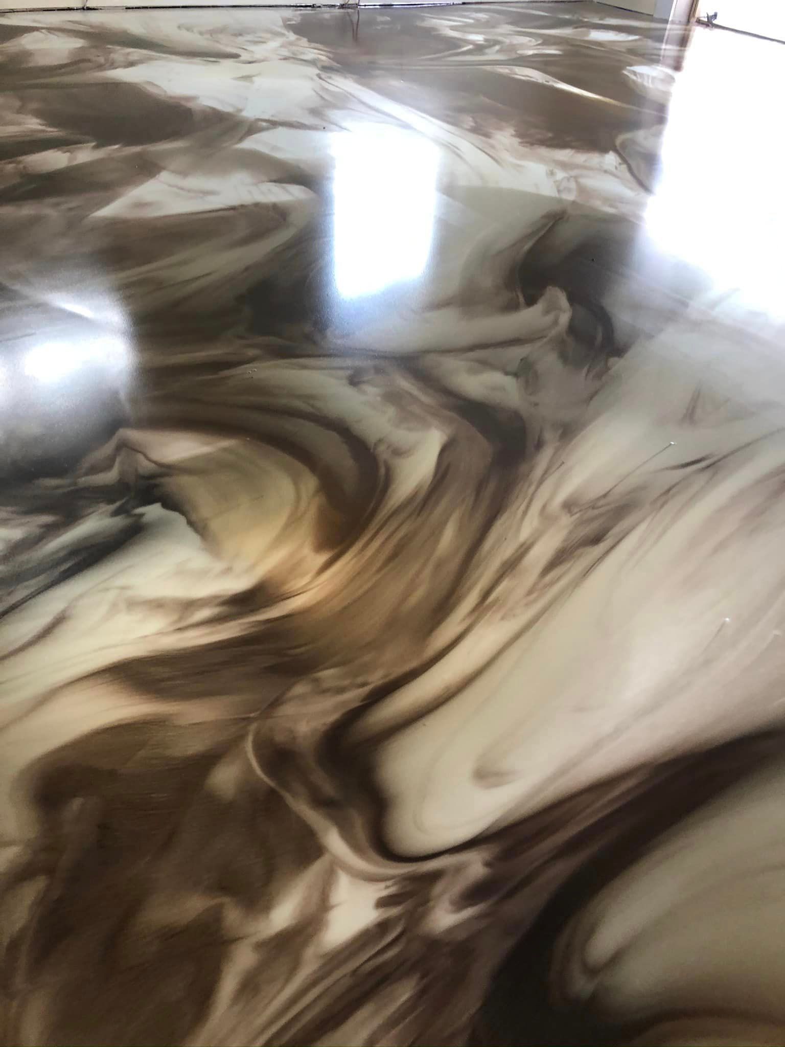 Un gros plan d'un sol en marbre avec un motif en spirale.