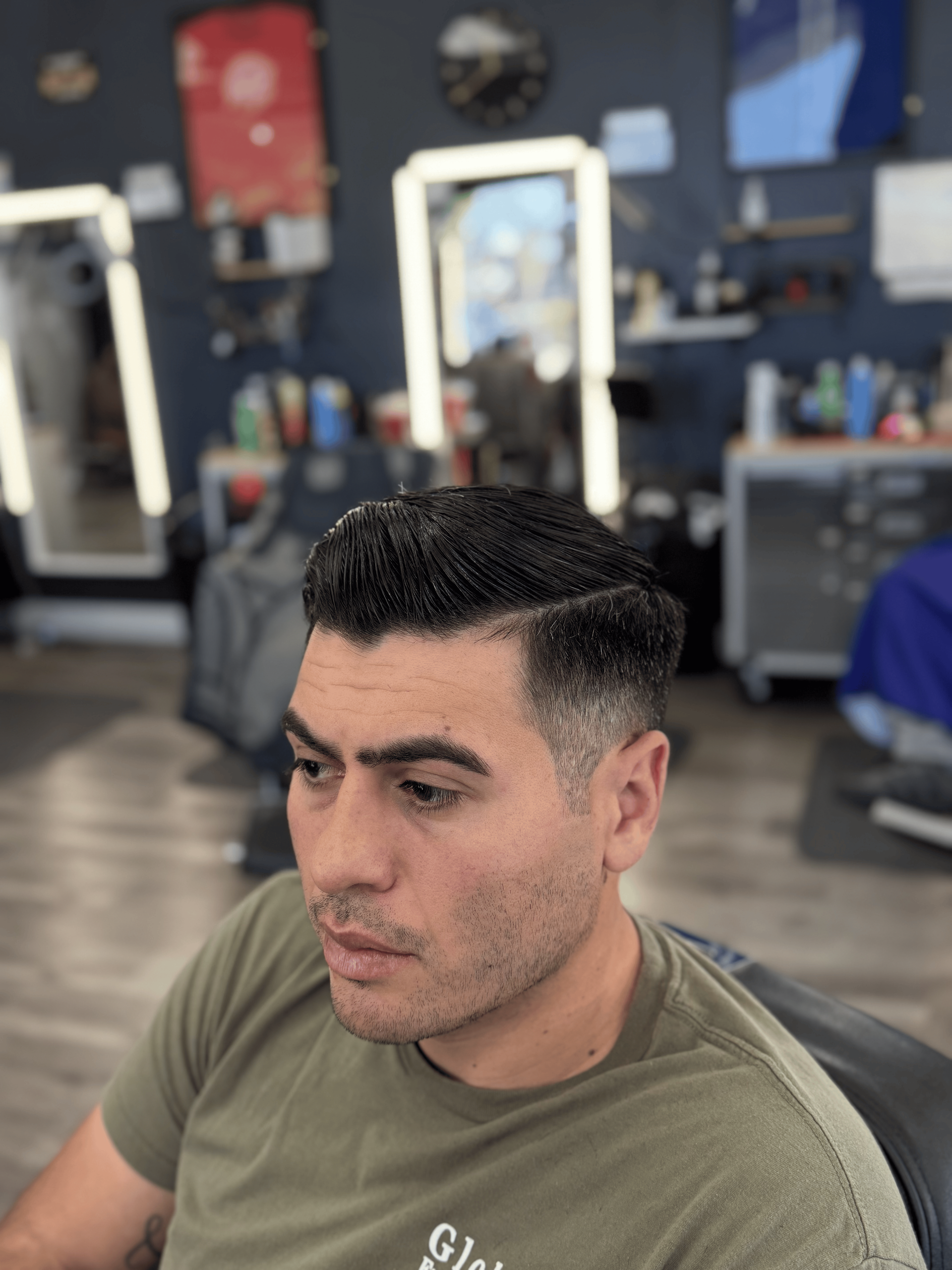 barber cutting men's hair with straight hair