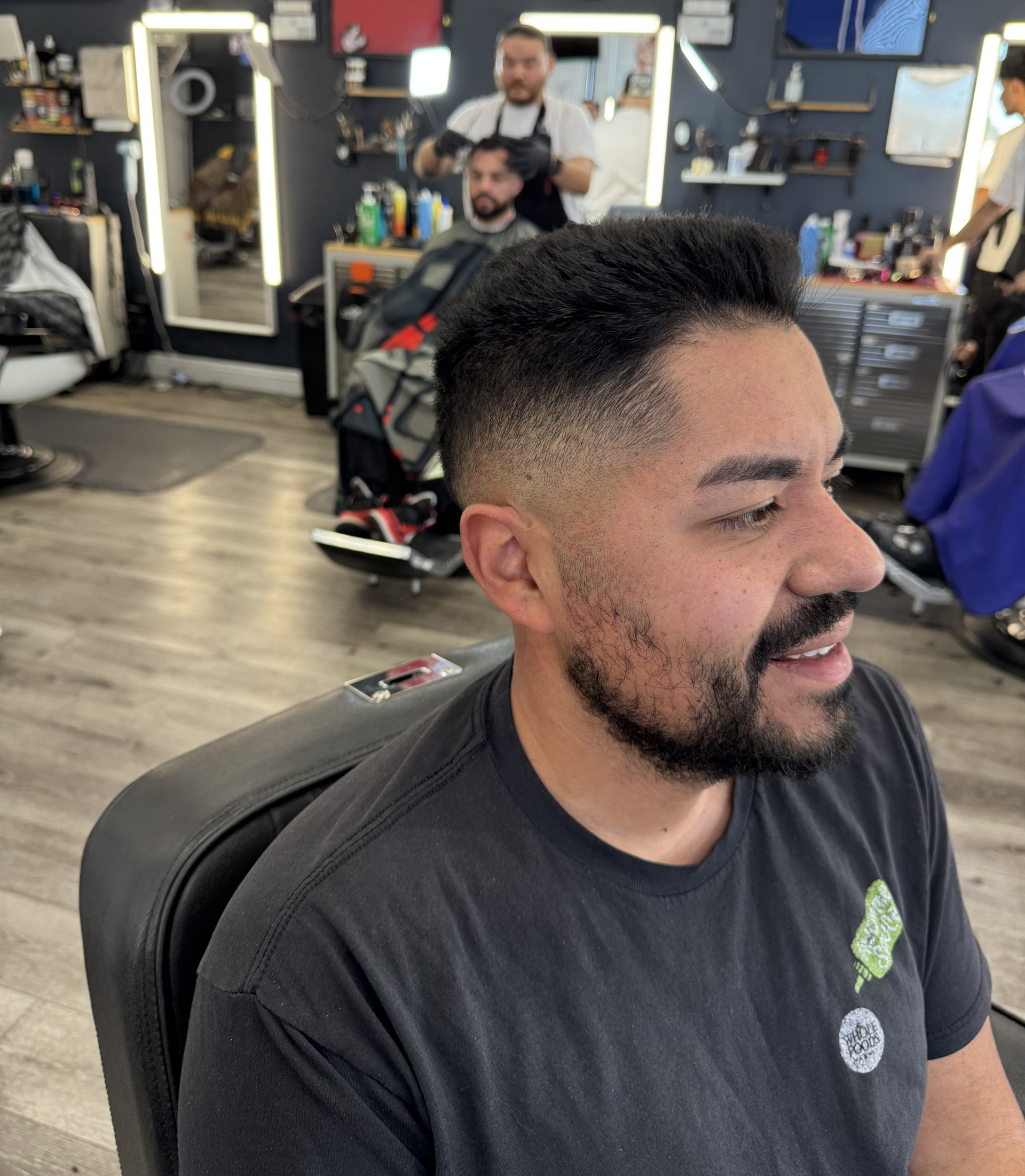 barber cutting men's hair with straight hair
